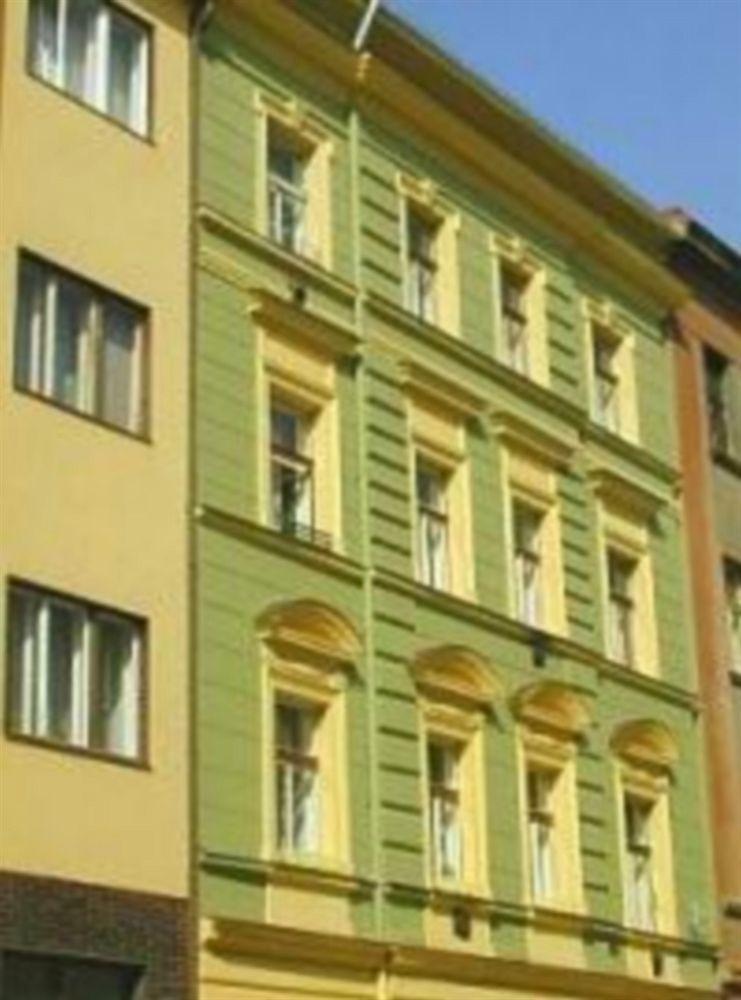 Vlkova Palace Прага Экстерьер фото
