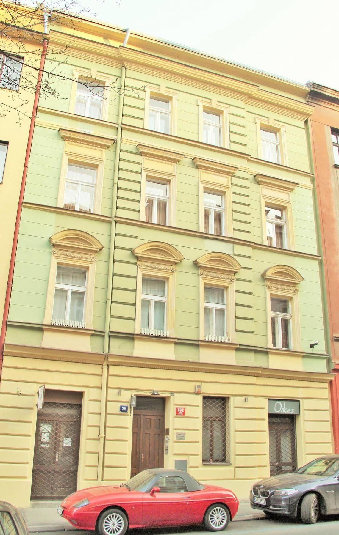 Vlkova Palace Прага Экстерьер фото