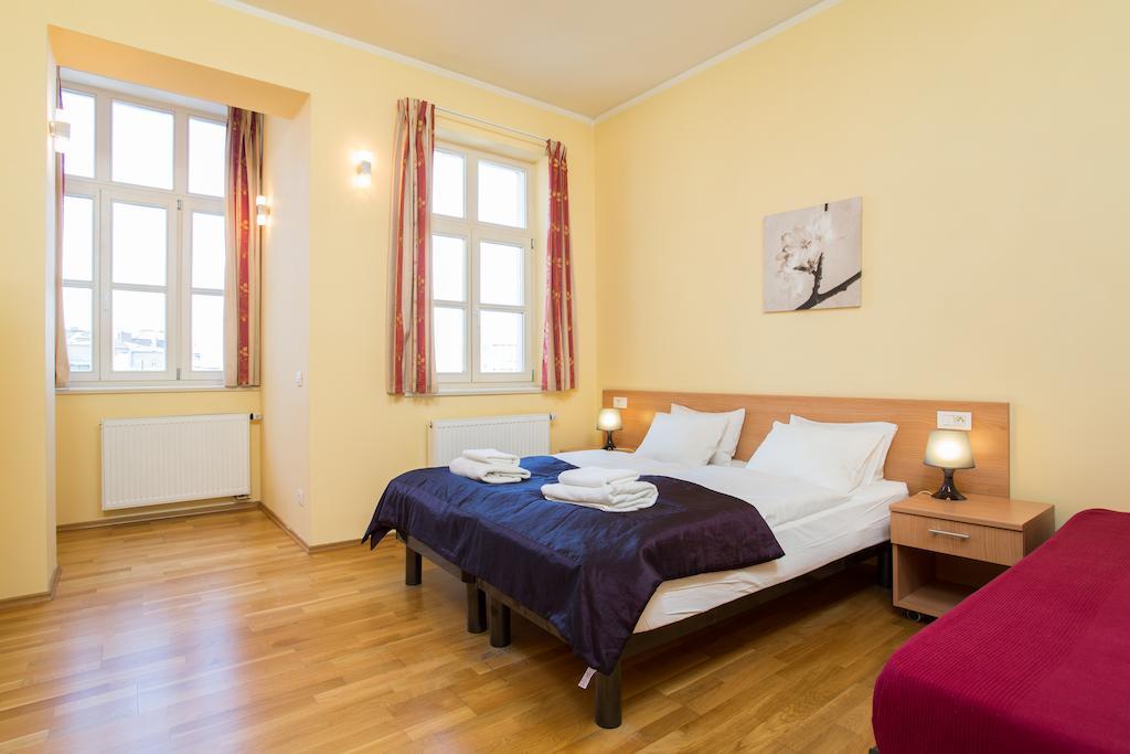 Vlkova Palace Прага Экстерьер фото