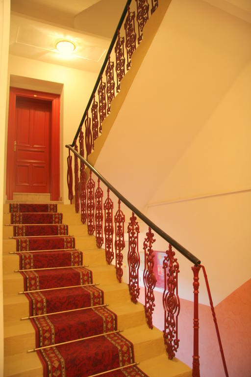 Vlkova Palace Прага Экстерьер фото