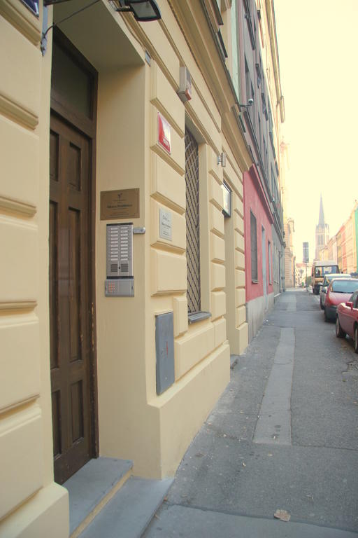 Vlkova Palace Прага Экстерьер фото