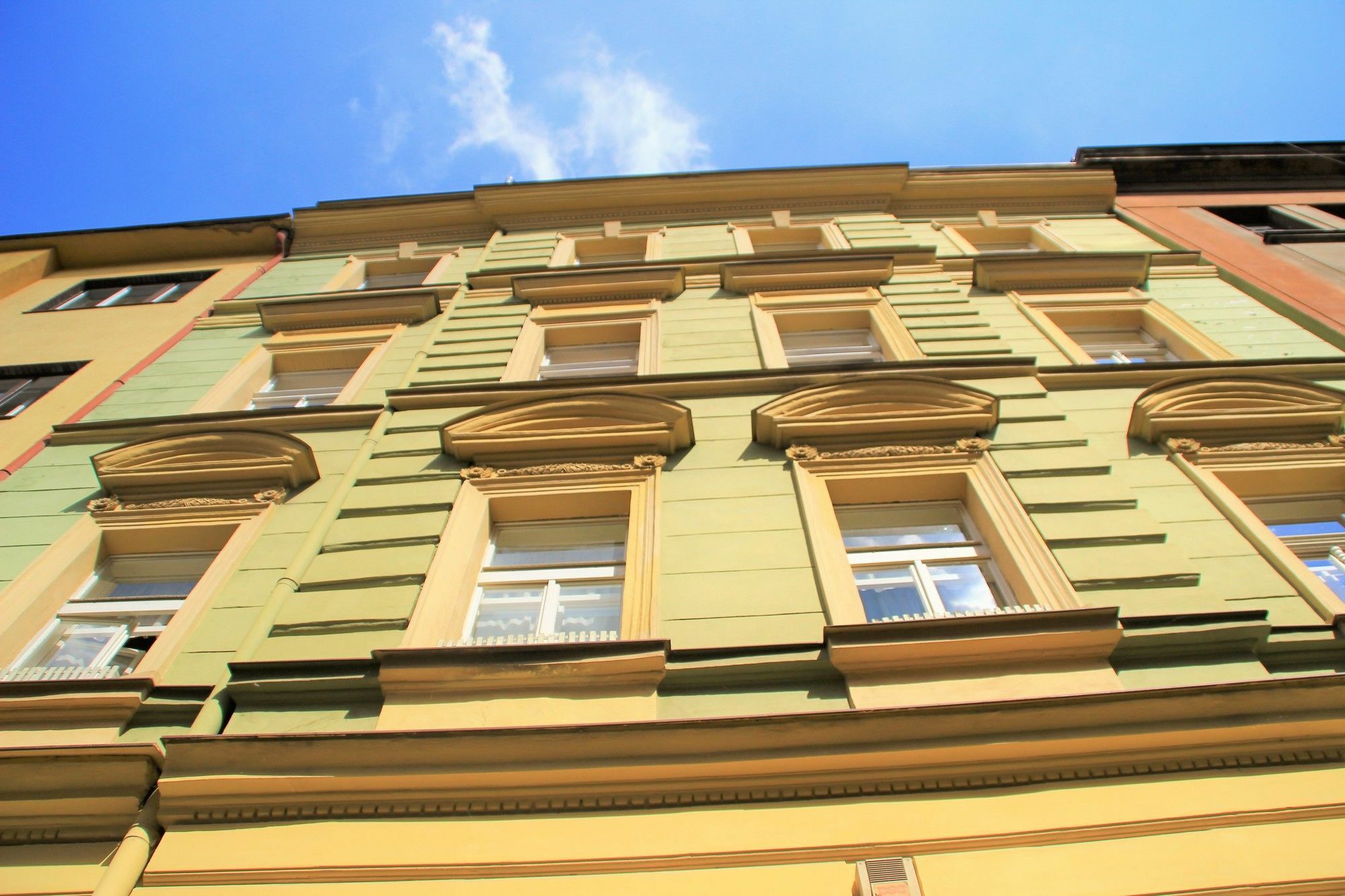 Vlkova Palace Прага Экстерьер фото